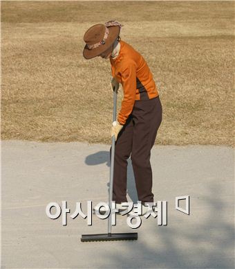 [김맹녕의 골프영어산책] "그린 포크가 뭐예요?"