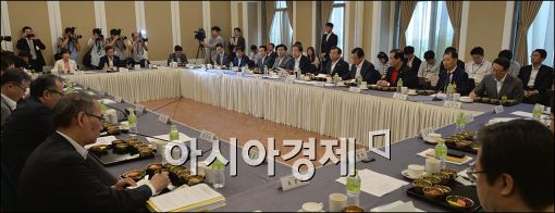 [포토]발언하는 김무성 대표