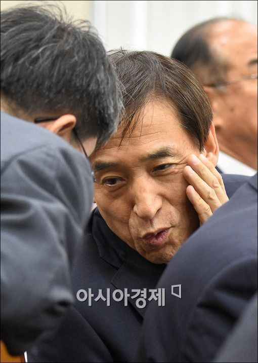 [포토]보고 받는 이주열 총재