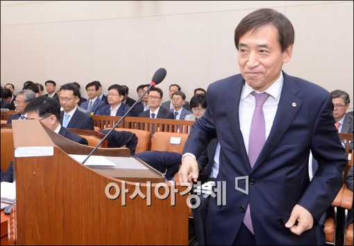 [포토]국회 기재위 출석하는 이주열 총재