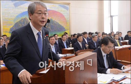 [포토]국회 정무위 출석한 임종룡 위원장