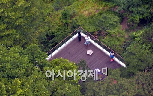 [포토]'모처럼 우산 든 시민들'
