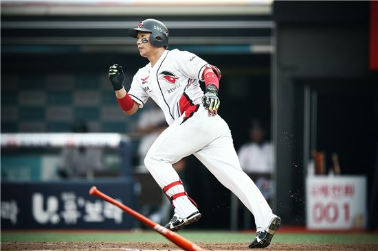 창단 첫 '선발 전원 안타'…kt, NC 잡고 2연승 성공