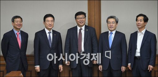 [포토]웃기엔 부담스런 국제금융환경