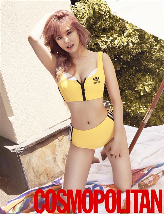 [포토] 전효성, 가슴라인 드러낸 수영복 자태 