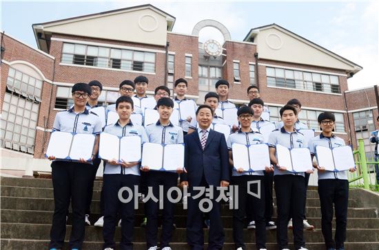 여수석유화학고, LG화학 등 대기업 25명 입사확정