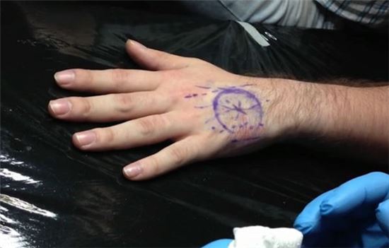 교통 카드 몸에 심은 남자 '극혐'