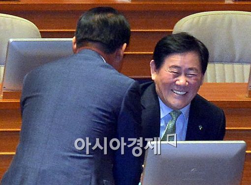 [포토]최경환 경제부총리, '잘부탁드립니다'