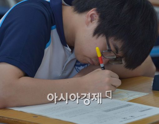 [포토]'시험에 집중'