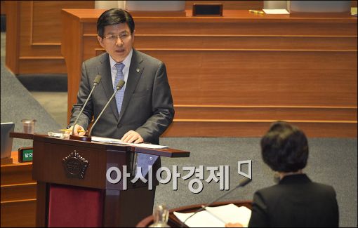 [포토]답변하는 황교안 총리