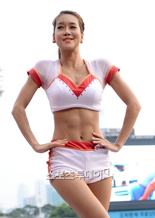[포토] SK 배수현, 댄스로 다져진 '섹시 복근'
