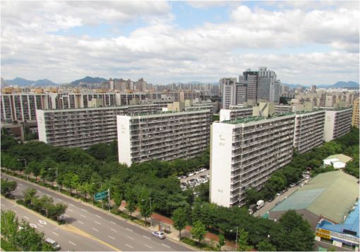 지난 23일 현대건설 컨소시엄에 매각된 서울 강남구 개포동 공무원아파트 8단지 전경.