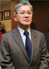 최신원 SKC 회장, 메르스 의료진에 과일 선물