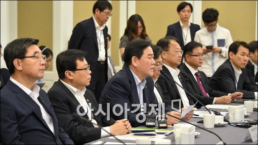 [포토]발언하는 최경환 경제부총리