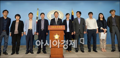 [포토]김상곤 혁신위원장, 긴급 기자회견