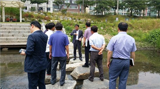김우영 은평구청장의 재난 대비 불광천 점검 
