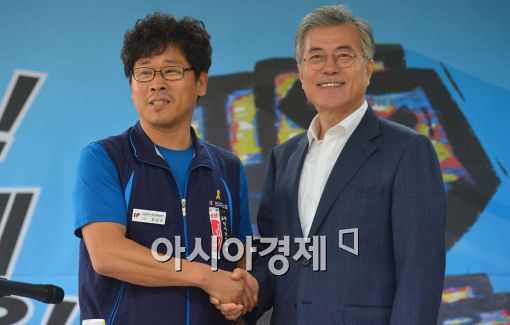 [포토]악수하는 한상균 위원장-문재인 대표 