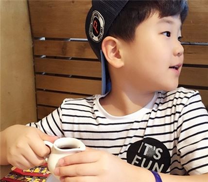 윤후, 이젠 '에스프레소' 마신다…"꽃미남 됐네"