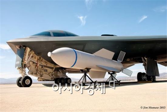 B-2스텔스 폭격기와 MOP