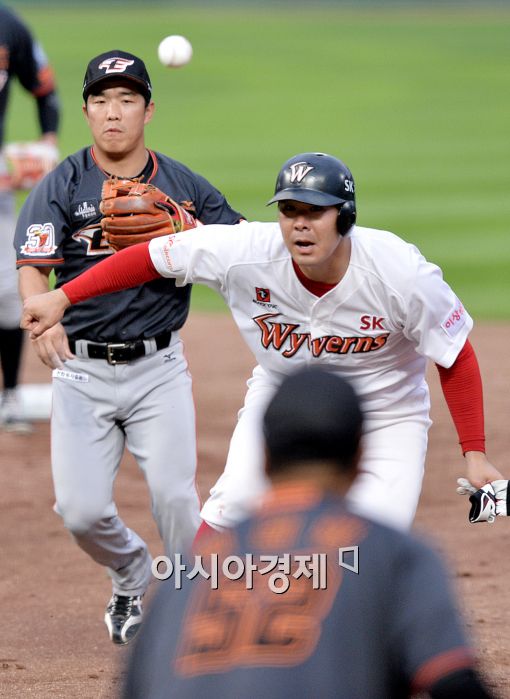 [포토]정근우, '빠져나갈 구멍은 없어!'