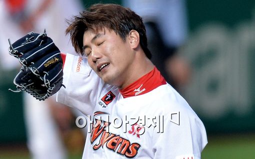 김광현, '빈 글러브 태그' 논란…야구팬 반응은?