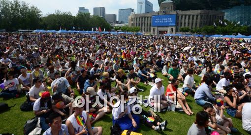 [포토]서울광장을 가득 메운 퀴어문화축제 참가자 
