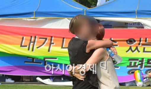 美 동성결혼 합법화에 성 소수자 축제 '무지개 물결' 