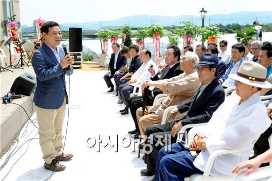 [포토]윤장현 광주시장, 5·18민족통일학교 준공식 참석