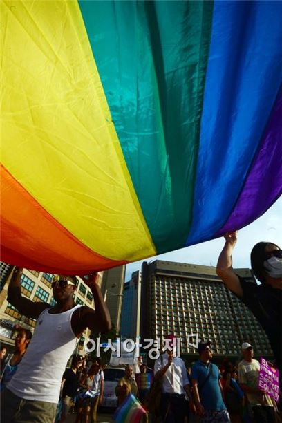 ‘영외에서 합의된 성관계’ 동성애자 A대위 ‘유죄’…탄원서 제출 의원 12명