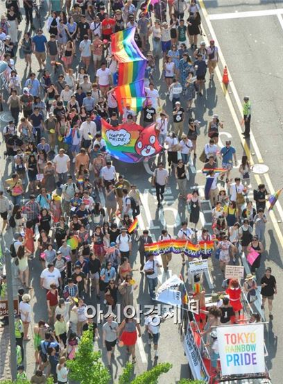 성 소수자 축제, 美 동성결혼 합법에 '무지개 물결' 후끈
