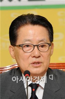 박지원 "유승민이 靑 비정규직이냐…친박 돌격대 한심" 맹비난