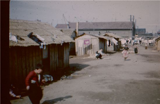 전쟁 직후 군산 장미동 피난민촌