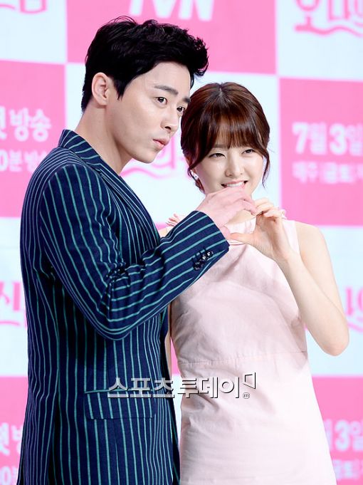 '오 나의 귀신님' 조정석 "박보영 너무 귀여워 연기 힘들다" 