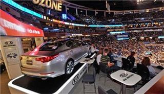 미국 프로농구(NBA) 팀과 계약을 맺고 있느 기아자동차. 기아차는 올해 챔피언 결승전에서 맞붙은 두팀 모두를 후원을 하고 있어 효과를 톡톡히 봤다. /  
