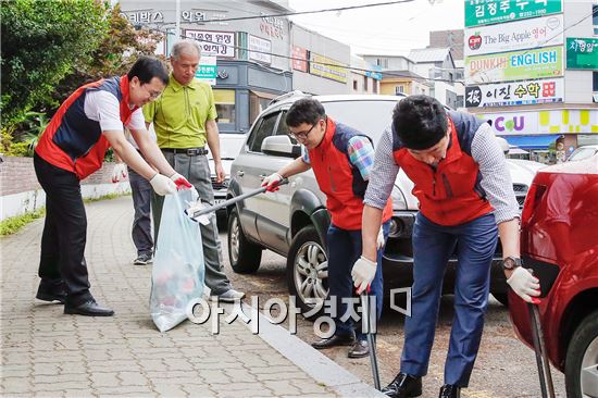 [포토]광주시 동구, 하계U대회 손님맞이 일제대청소