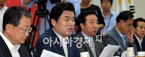 [포토]모두발언 하는 원유철 정책위의장