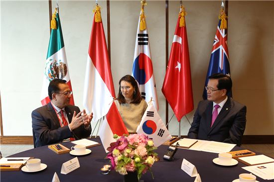 정의화 의장, 인니·호주 국회의장과 연쇄회담…믹타 의장 외교 시동