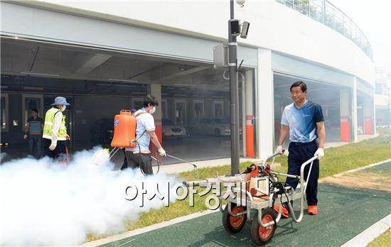 [포토]광주 남구, U대회 대비 경기장 주변 특별 방역 