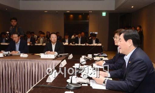 [포토]모두발언하는 최경환 경제부총리 