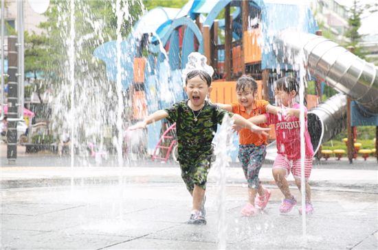 관악구, 낙성대 인헌초등학교 앞 등 바닥분수 운영