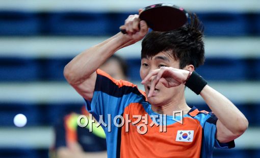 [포토]드라이브 공격하는 이상수