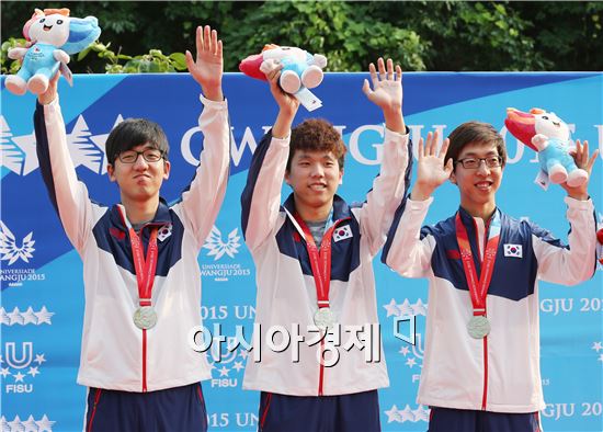 [광주U대회]한국 '남자 10m 공기소총 단체전 은메달