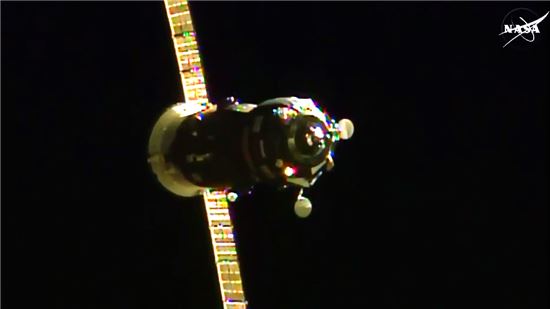 ▲러시아 우주화물선 '프로그레스'가 ISS에 도킹하기 직전의 모습.[사진제공=NASA]