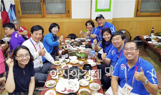 [광주U대회]국제우호친선협단장·통역요원 바쁘다 바빠 