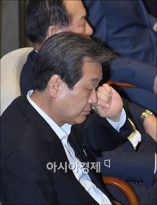 [포토]피곤한 김무성 대표