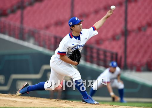 [포토]최채흥, '한일전 선발 마운드는 내게 맡겨'