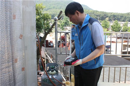 강남구, 구룡마을 등 취약가구 전기·가스 안전점검
