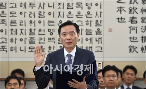 [포토]증인선서하는 김현웅 후보자