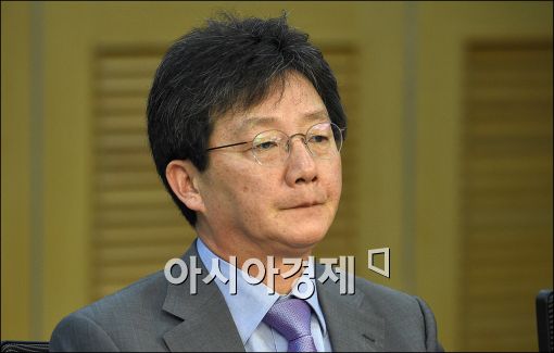 유승민 "朴대통령 사과, 의혹 해소 부족…불법여부 설명 안돼"