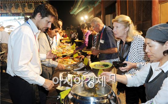 [광주U대회]“한국 사찰음식, 흥미롭고 맛도 최고”